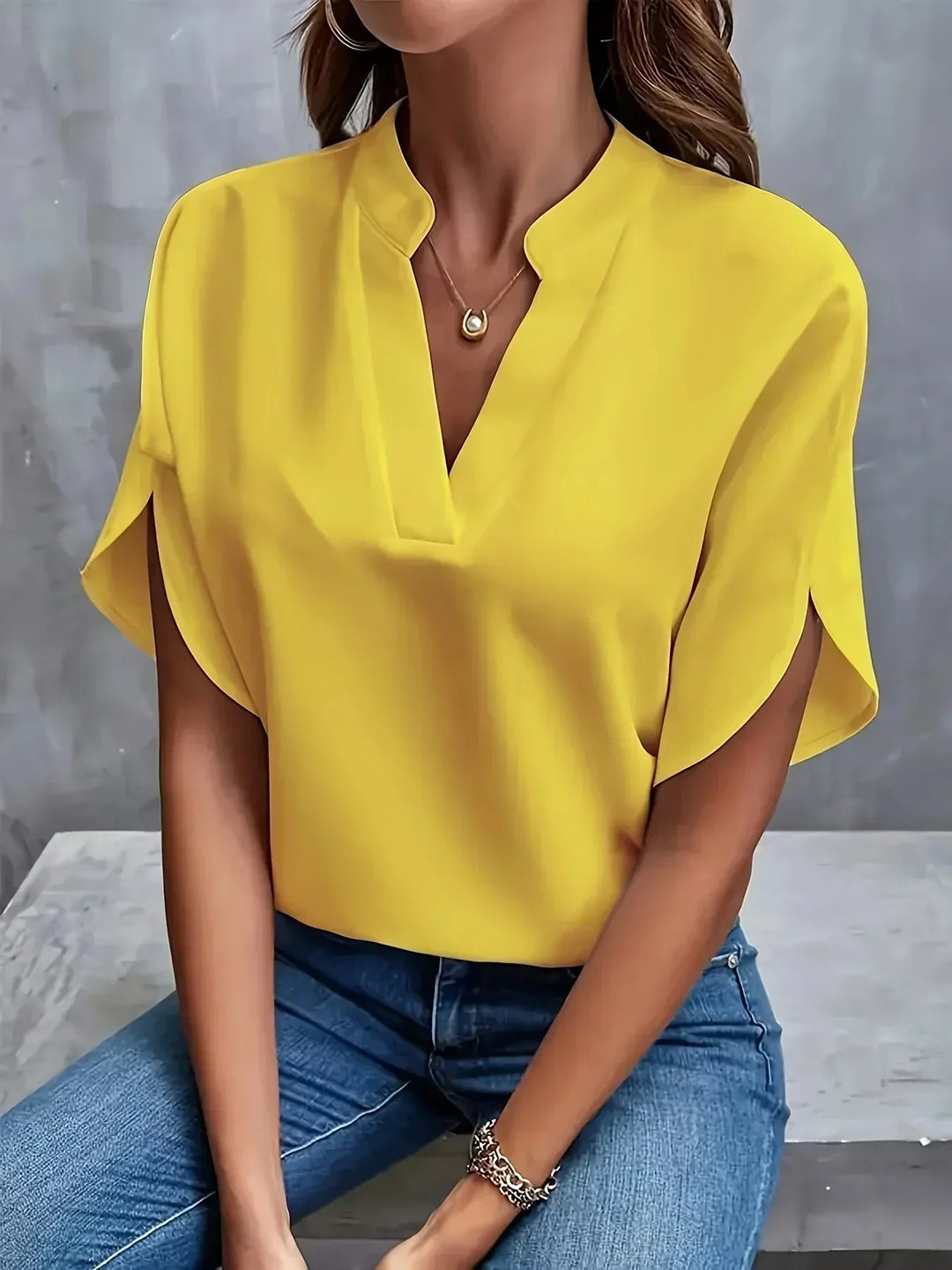 Bettina | Elegant Dame Splitte Ermer V-Hals Bluse